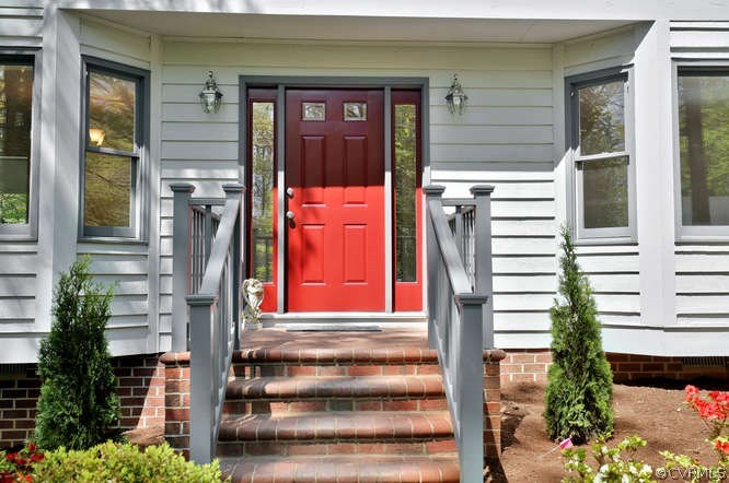5700 North Chase Road Midlothian, VA 23112 - Photo 4 of 30 a front view of a house with a garden