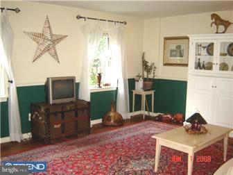 112 Lyster Road Oreland, PA 19075 - Photo 3 of 10 Living Room