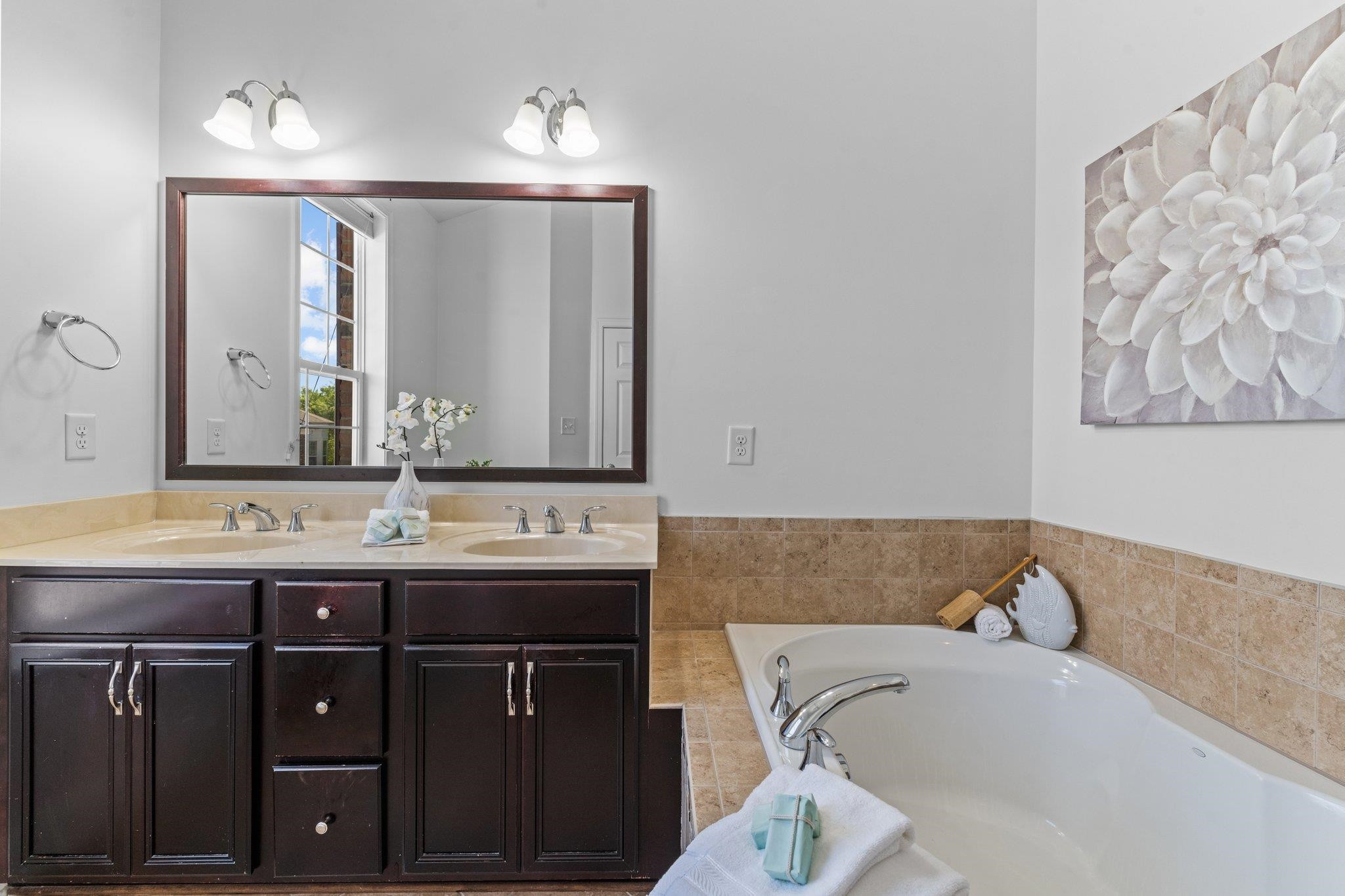 10321 Sablewood Drive, Unit 109 Raleigh, NC 27617 - Photo 23 of 47 a bathroom with a tub sink and mirror