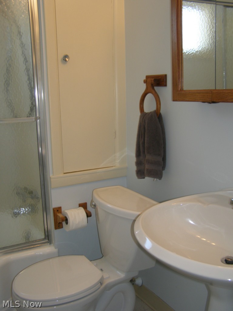 1169 Winston Road Cleveland, OH 44121 - Photo 7 of 15