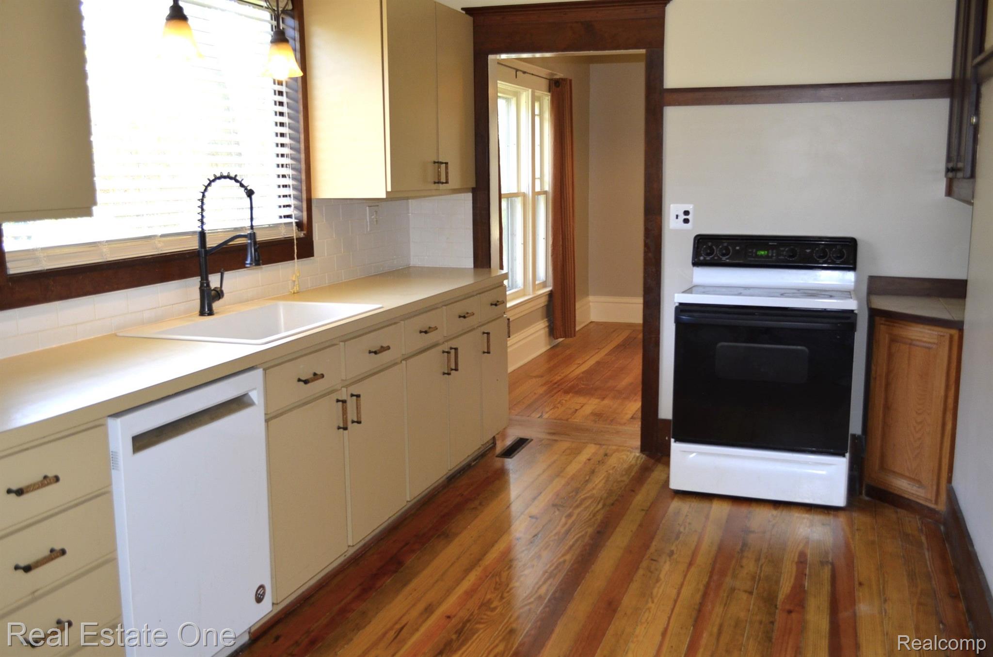 310 Maple Street Howell, MI 48843 - Photo 11 of 48 Kitchen