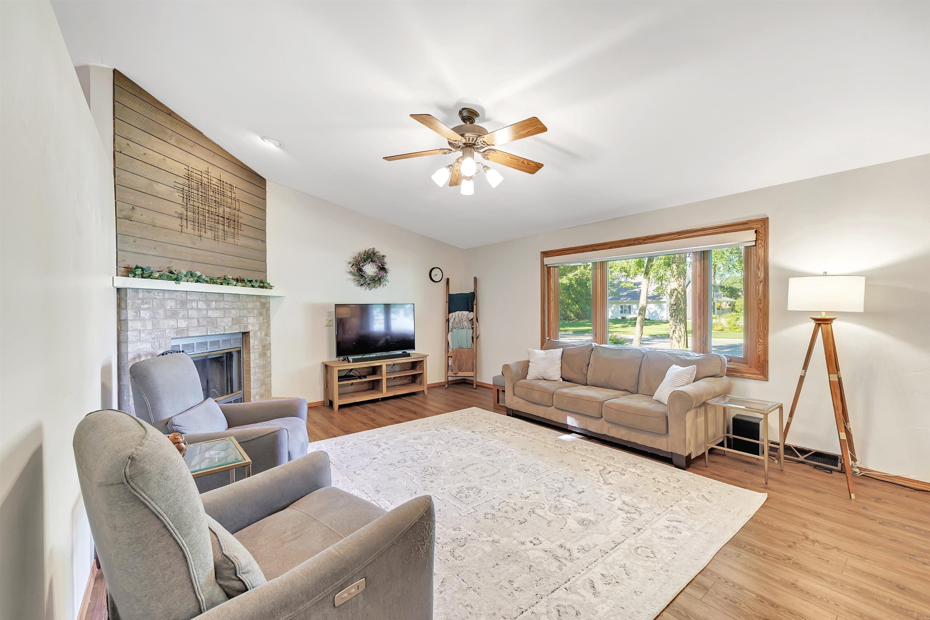 2035 South Point Road Green Bay, WI 54313 - Photo 3 of 36