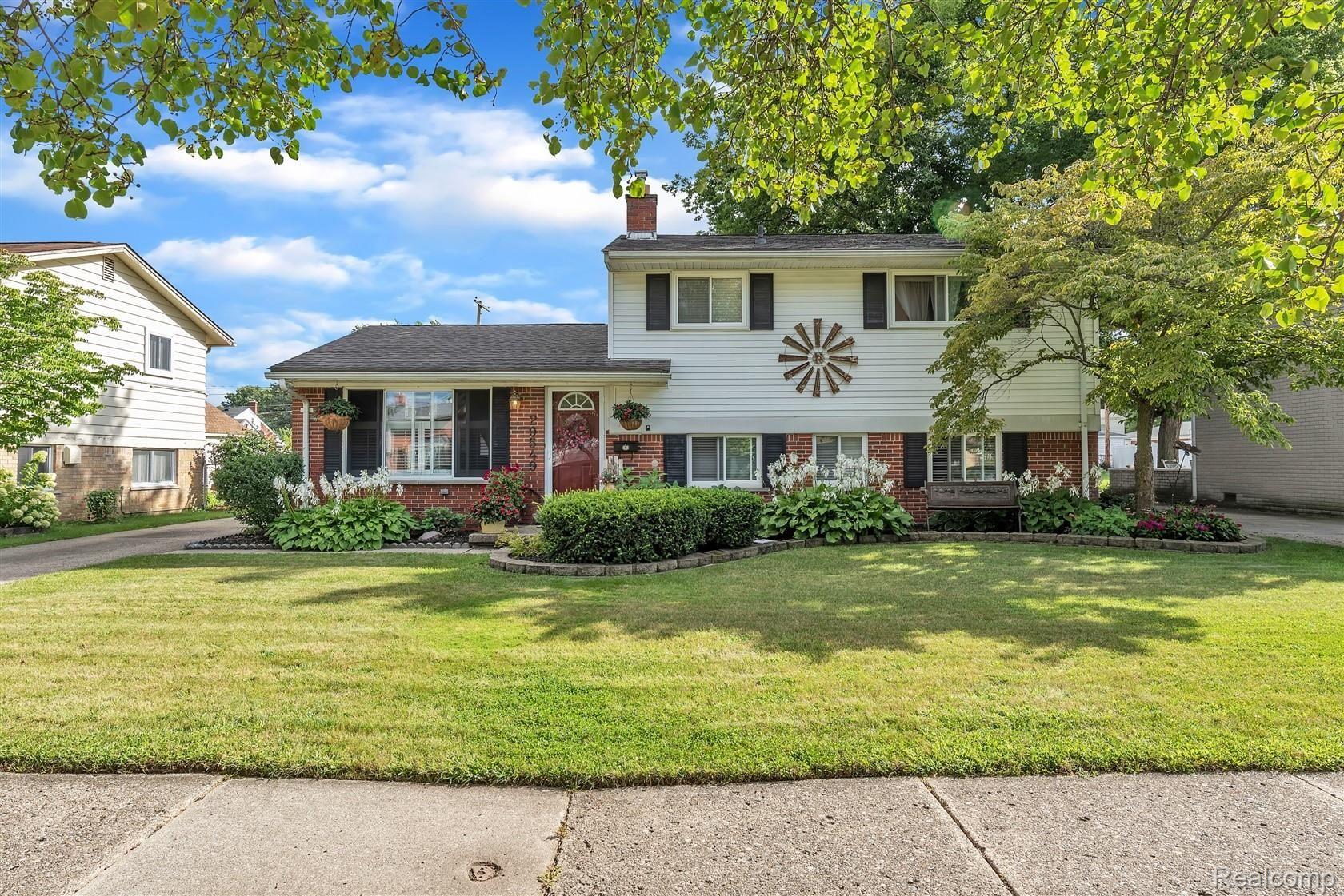 29549 Curtis Road Livonia, MI 48152 - Photo 1 of 46 03-29549 Curtis Rd-WindowStill-Real.jpg