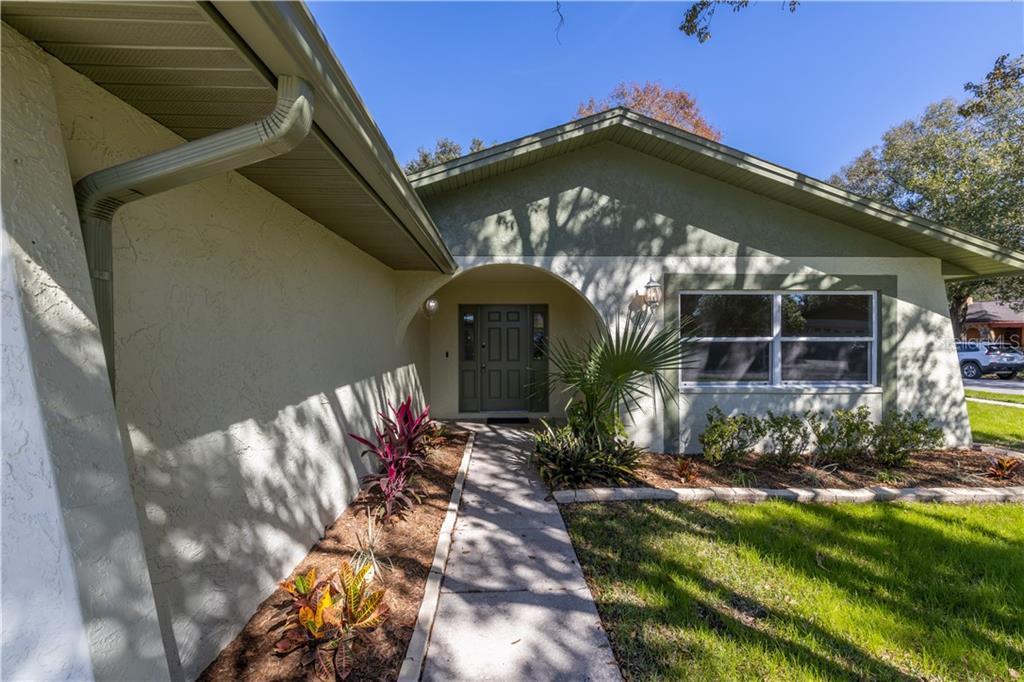 4711 Ridge Point Drive Tampa, FL 33624 - Photo 2 of 29