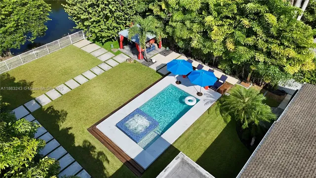 a view of a house with backyard and a tree
