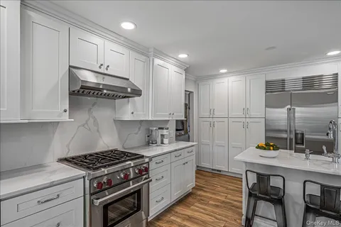 $1,348,000 | 19 Evon Drive, Syosset, NY 11791