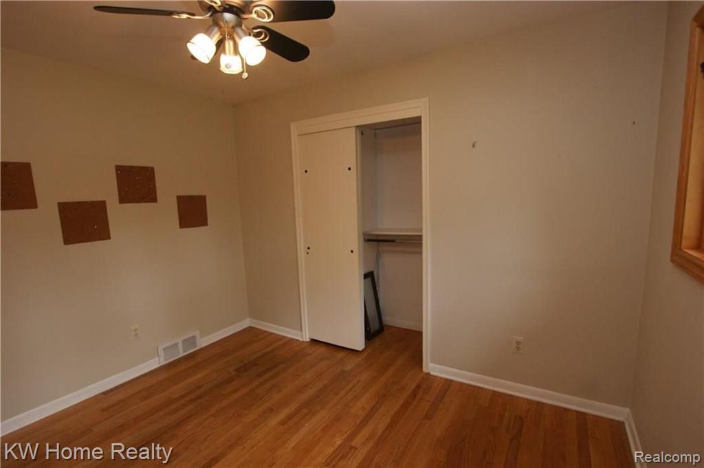 28035 Hawberry Road Farmington Hills, MI 48331 - Photo 23 of 38