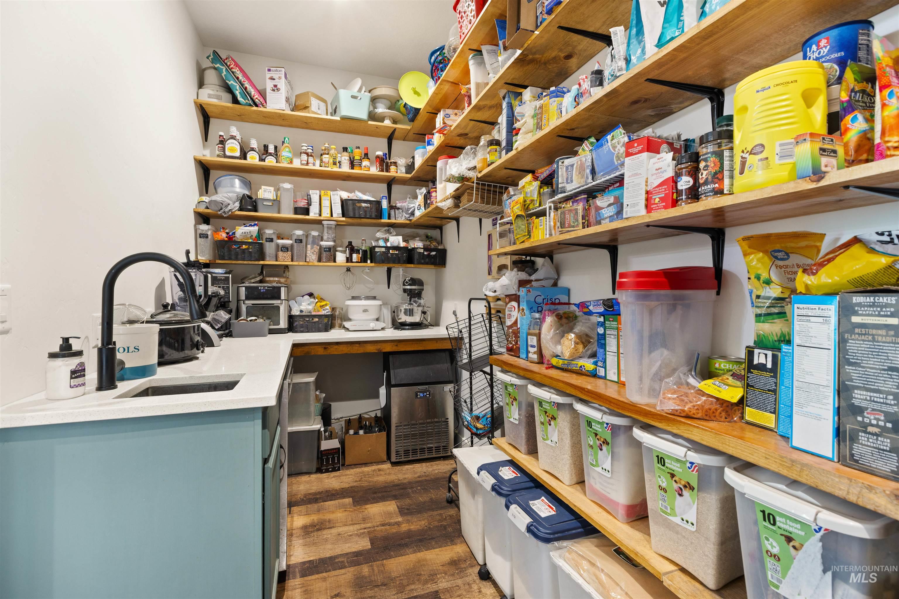 5220 West Central Road Emmett, ID 83617 - Photo 22 of 50 Pantry featuring a sink