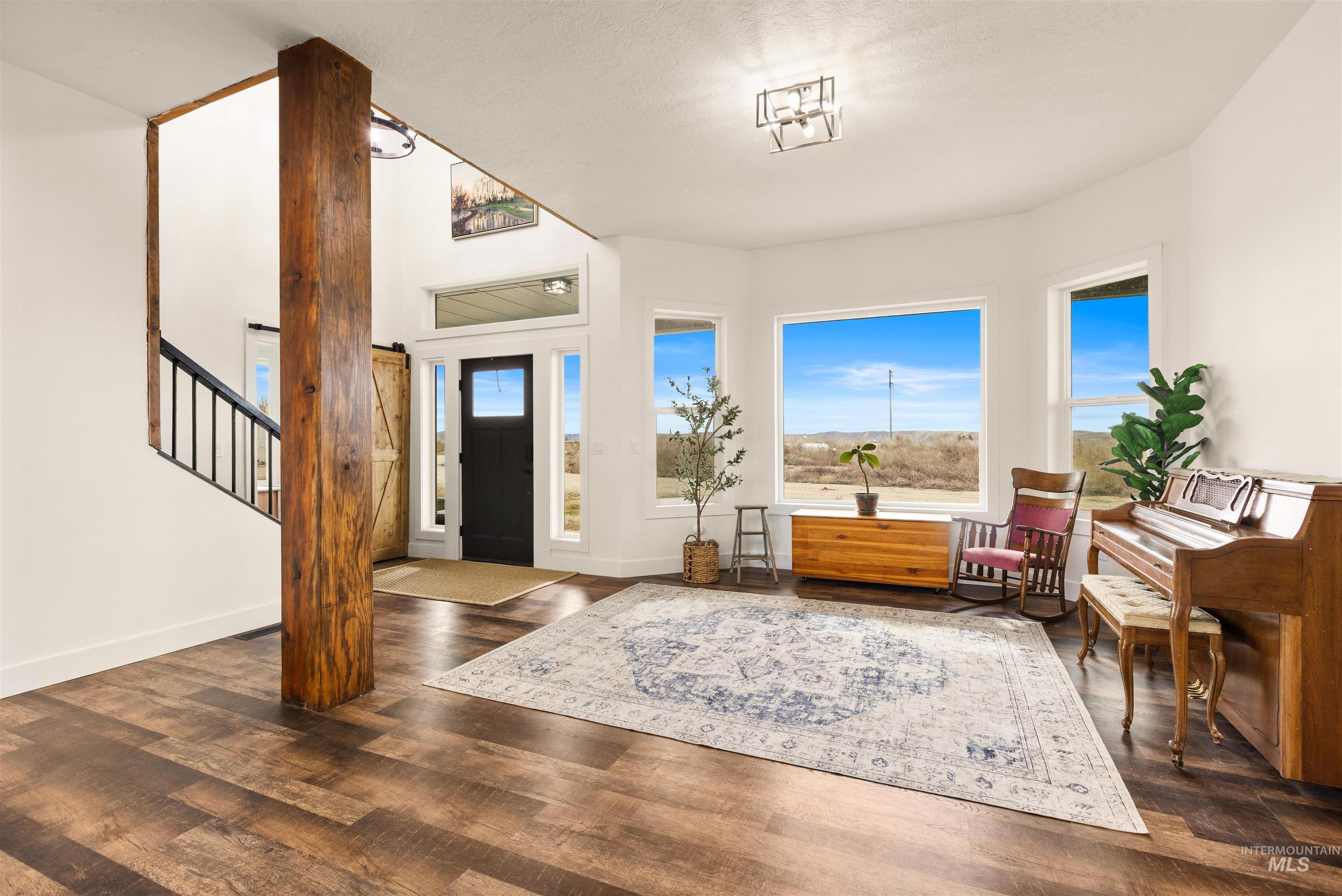 5220 West Central Road Emmett, ID 83617 - Photo 8 of 50 Entrance foyer featuring dark wood finished floors