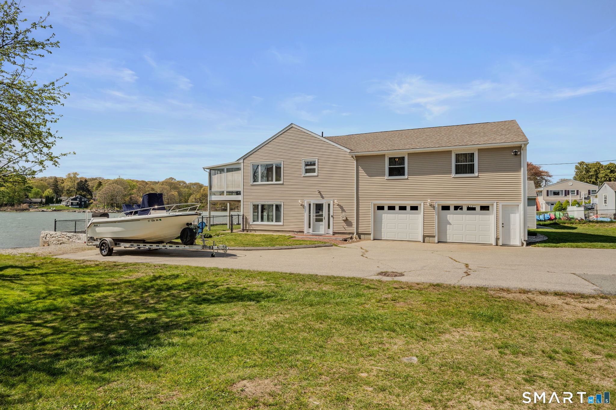 224 Shore Road Waterford, CT 06385 - Photo 9 of 40