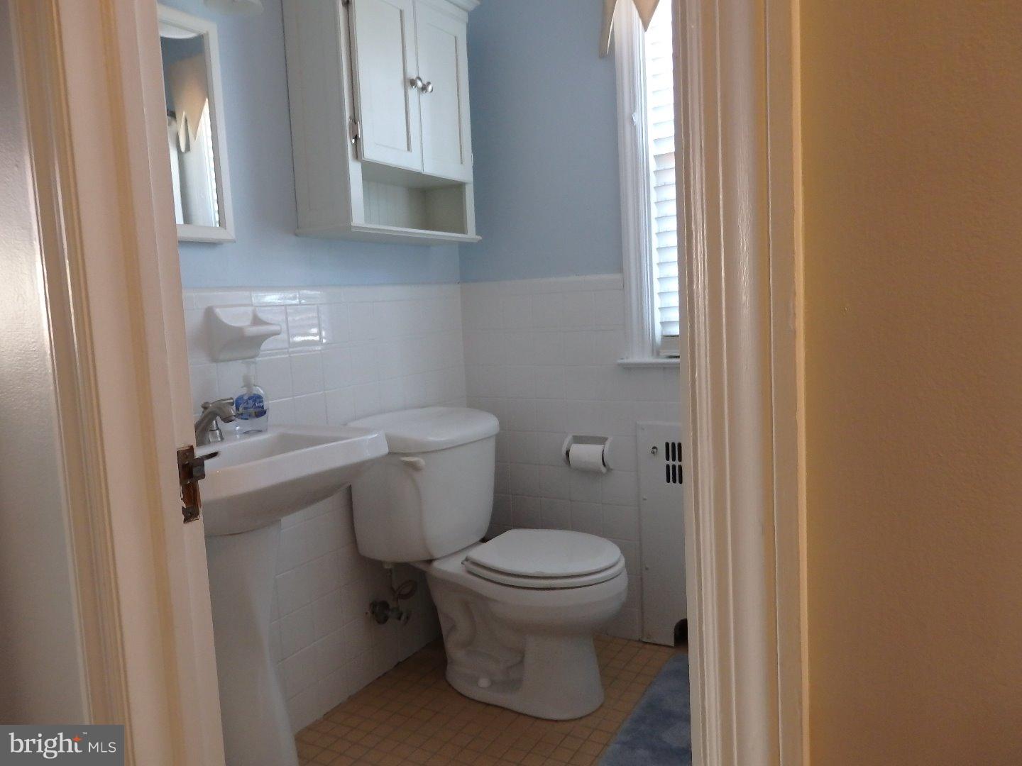609 Willowbrook Road Havertown, PA 19083 - Photo 17 of 25 Bathroom