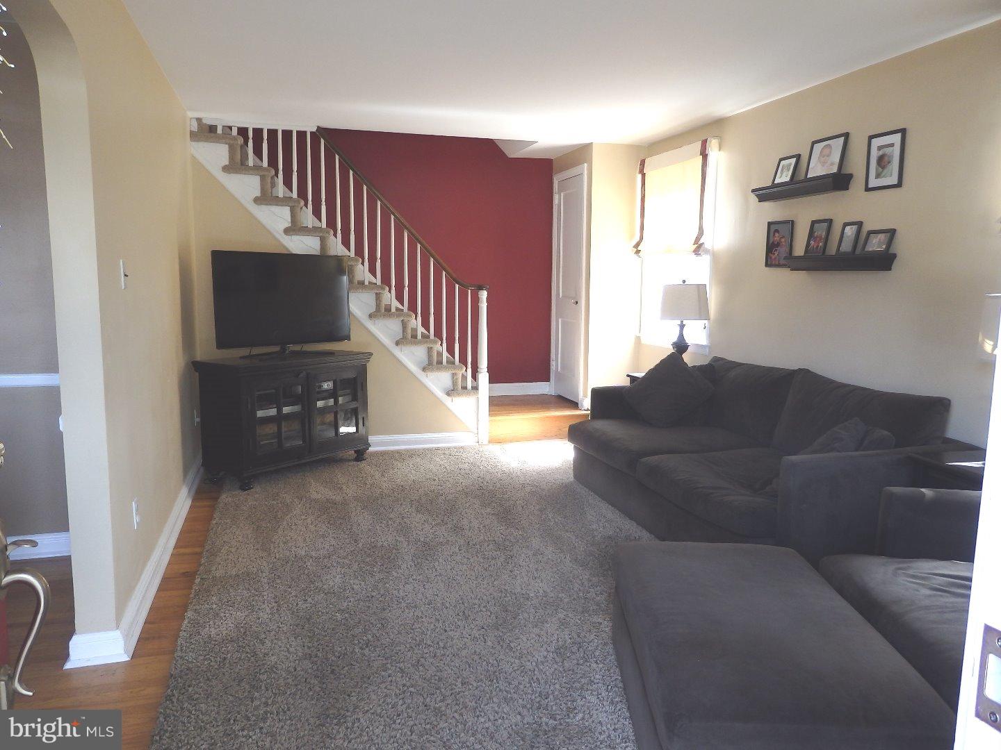 609 Willowbrook Road Havertown, PA 19083 - Photo 5 of 25 Living Room