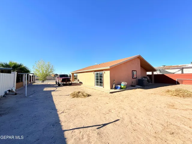 $205,000 | 724 Mesa Ridge Drive, Fabens, TX 79838