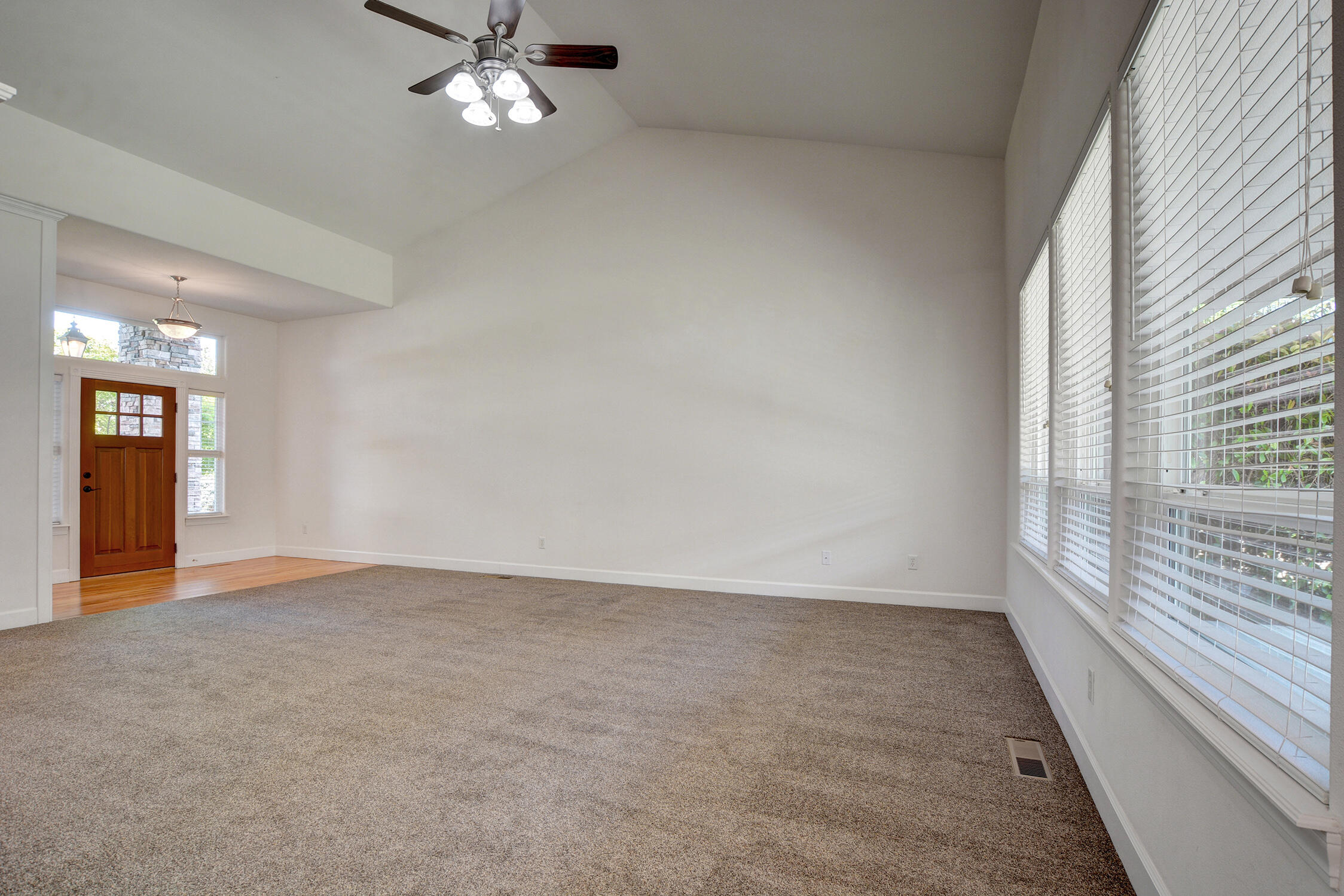 108 Sandridge Way Eagle Point, OR 97524 - Photo 22 of 55 DSC_6323_4_5Natural Custom Settings
