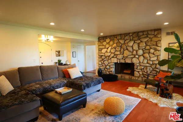 $6,800 | 4561 Don Felipe Drive, Los Angeles, CA 90008