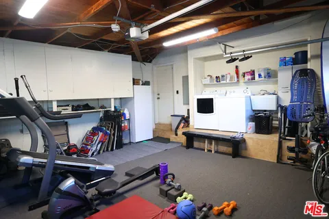 $6,800 | 4561 Don Felipe Drive, Los Angeles, CA 90008