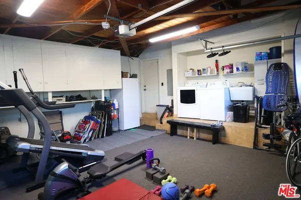 $6,800 | 4561 Don Felipe Drive, Los Angeles, CA 90008