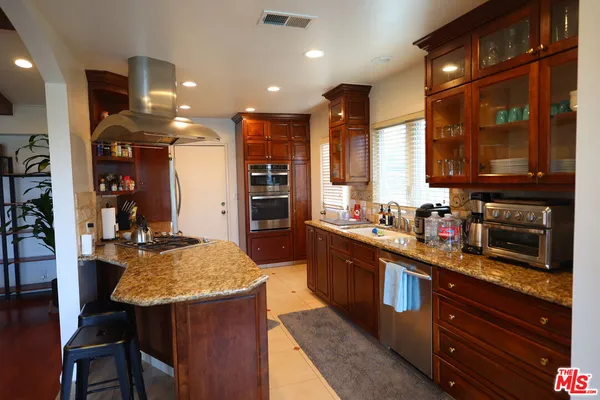 $6,800 | 4561 Don Felipe Drive, Los Angeles, CA 90008