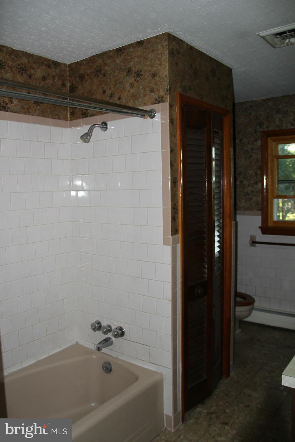 9913 Fox Hill Road Perry Hall, MD 21128 - Photo 17 of 24 a bathroom with a bathtub