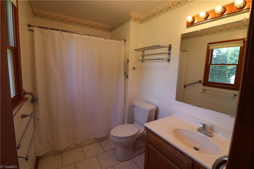 645 Lee Road Thomasville, NC 27360 - Photo 13 of 28 Gallery Image 13