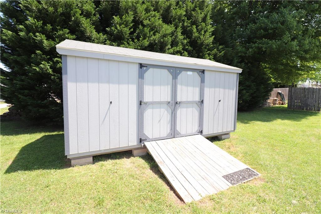 645 Lee Road Thomasville, NC 27360 - Photo 22 of 28 Gallery Image 22