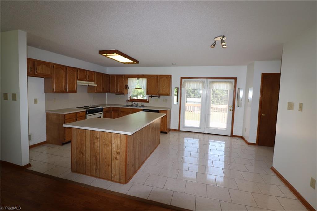 645 Lee Road Thomasville, NC 27360 - Photo 5 of 28 Gallery Image 5