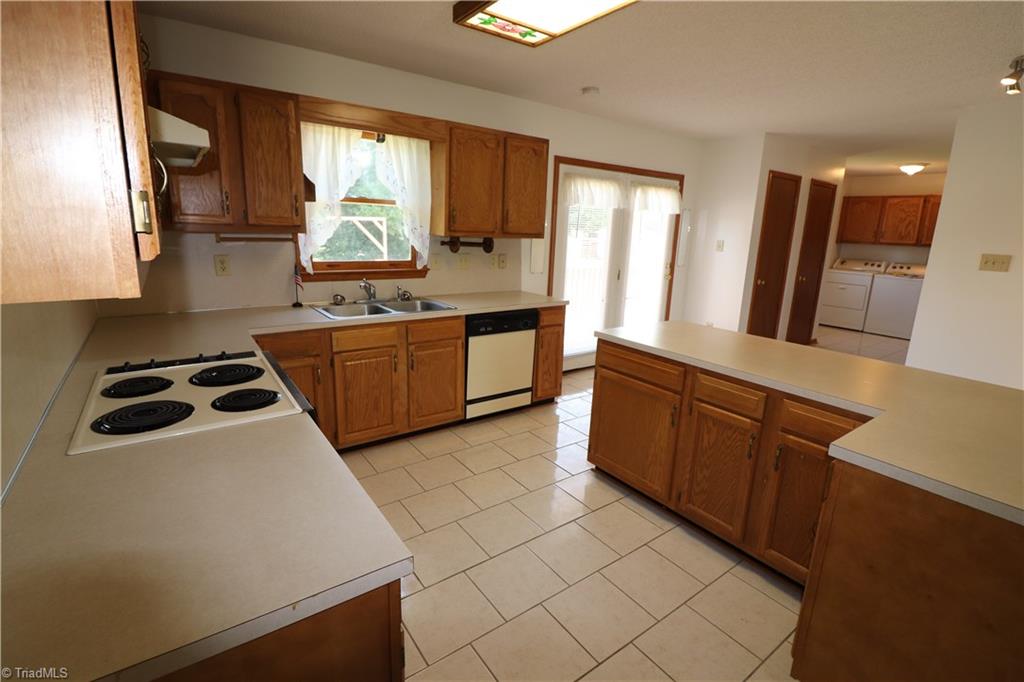 645 Lee Road Thomasville, NC 27360 - Photo 6 of 28 Gallery Image 6