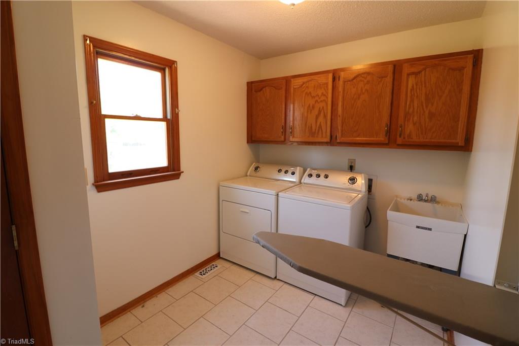 645 Lee Road Thomasville, NC 27360 - Photo 10 of 28 Gallery Image 10