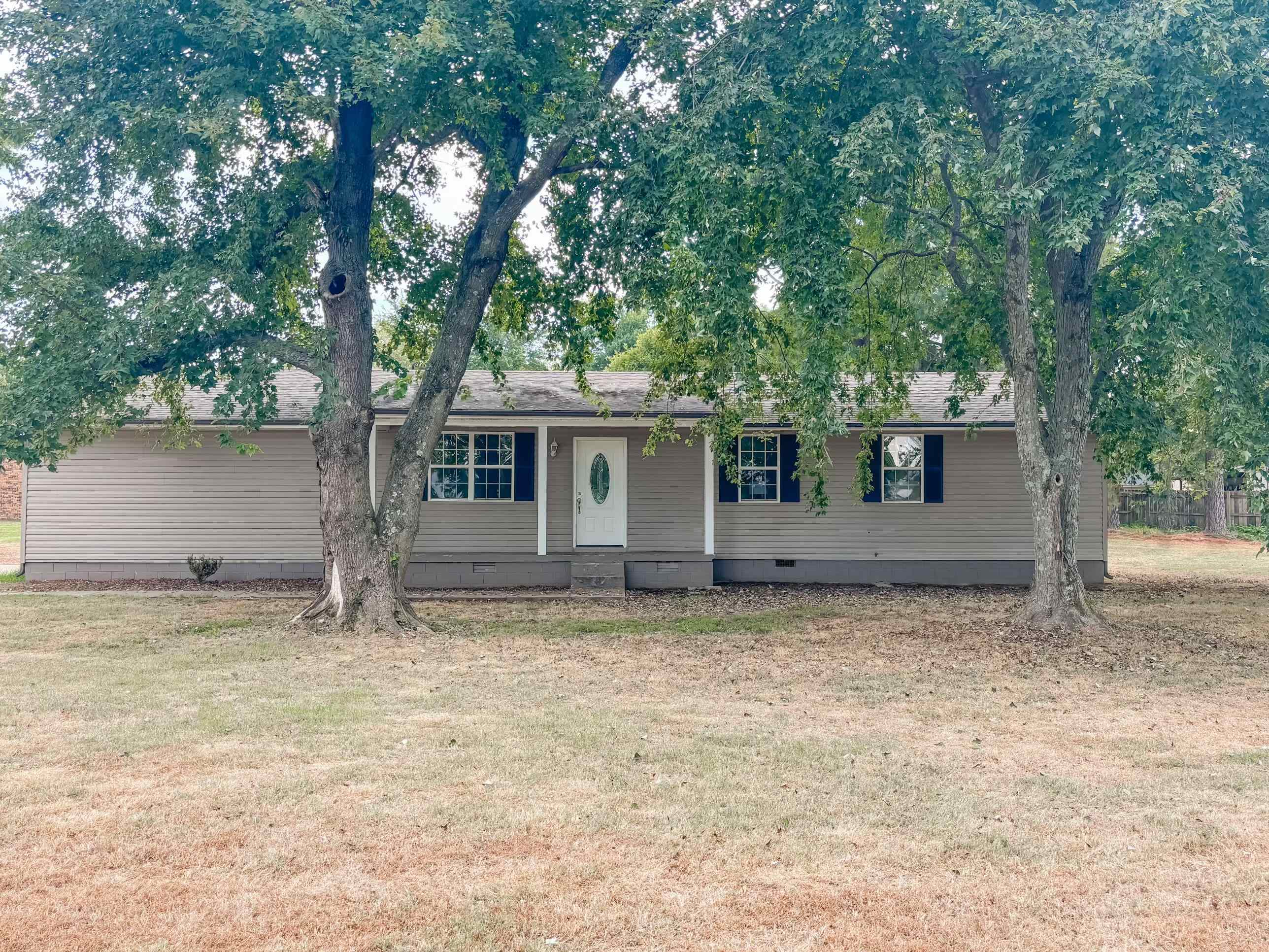 1695 Dawson Road Brighton, TN 38011 - Photo 2 of 13 View of front of home featuring a front yard