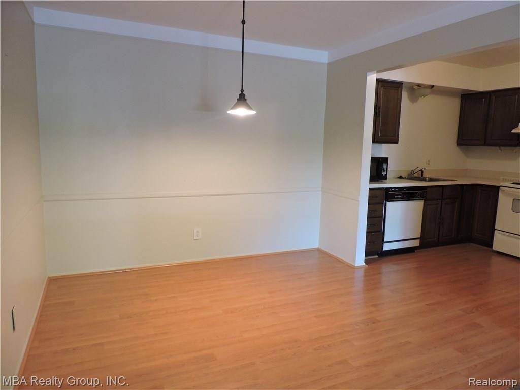 24360 East River Road, Unit 26 Grosse Ile, MI 48138 - Photo 4 of 16