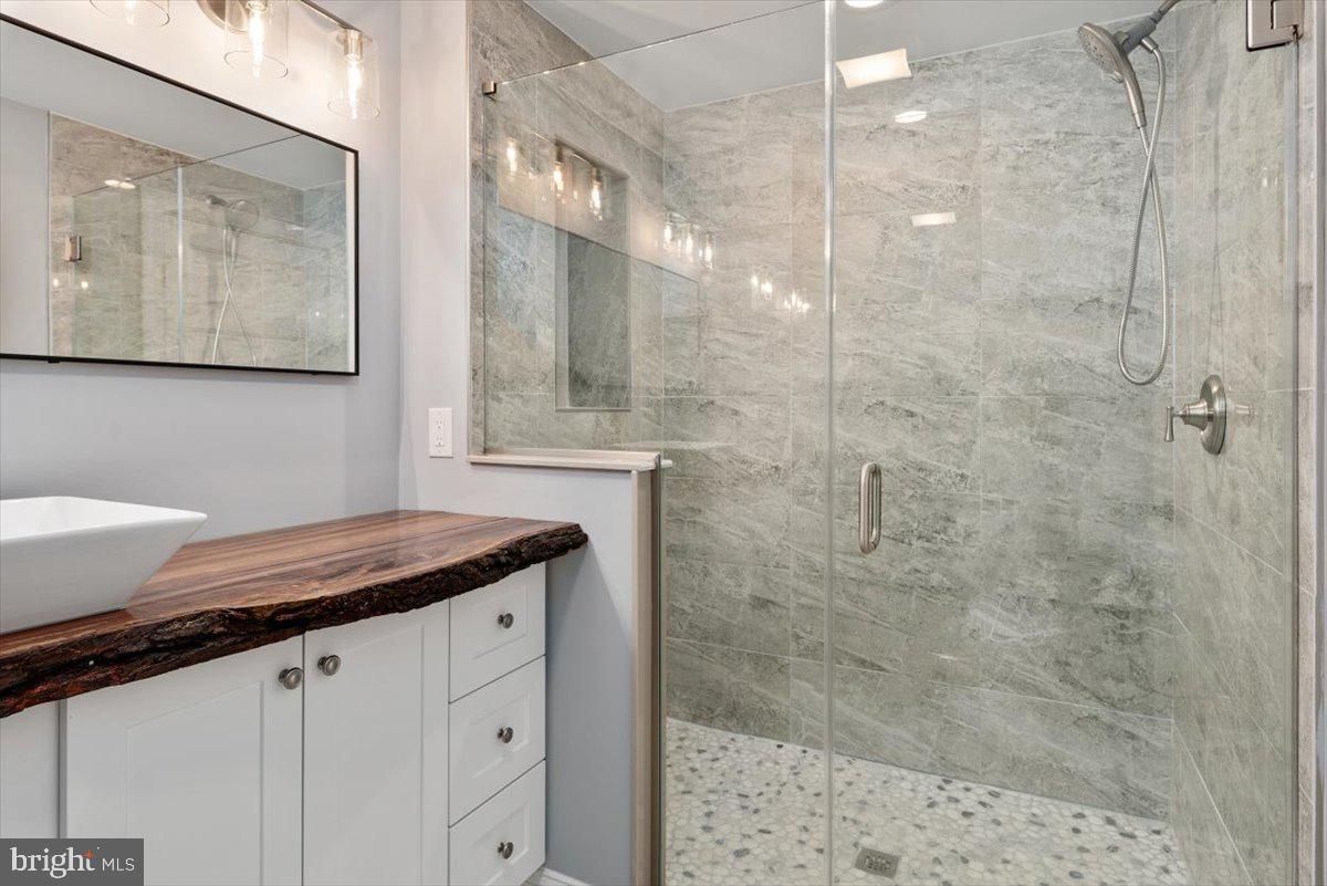 Spa-Style Master Bathroom w/ Frameless Shower!
