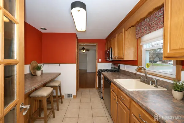 $3,800 | 2 Mohawk Drive, Cranford, NJ 07016