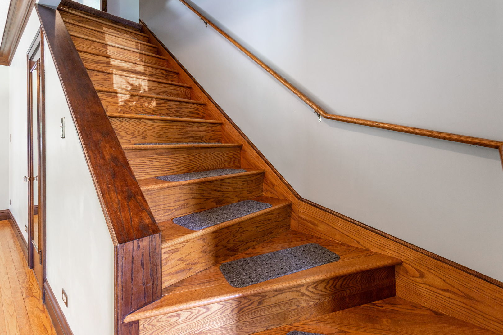 342 Lawton Road Riverside, IL 60546 - Photo 10 of 33 a view of entryway