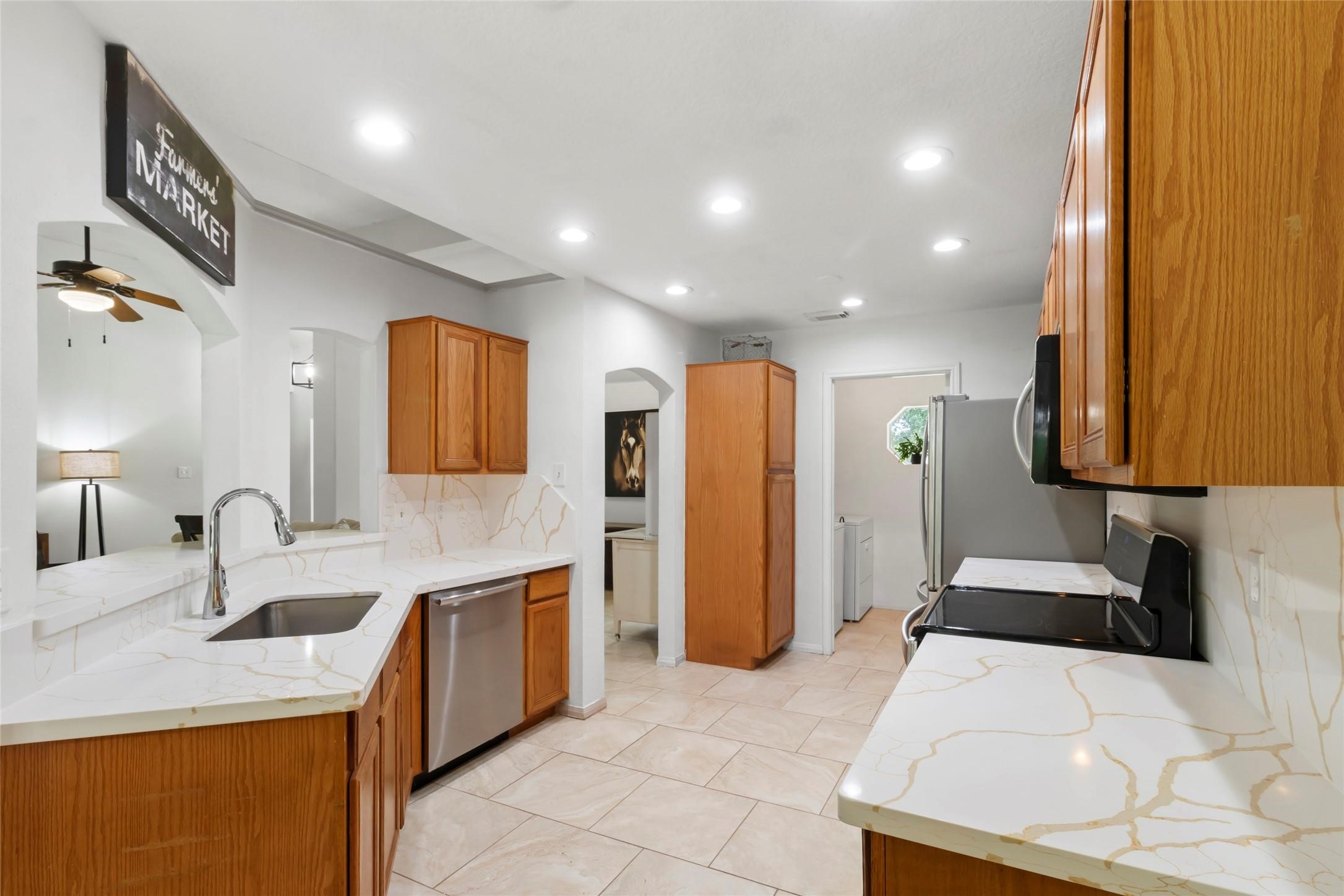 9528 Gates Loop Manvel, TX 77578 - Photo 5 of 23