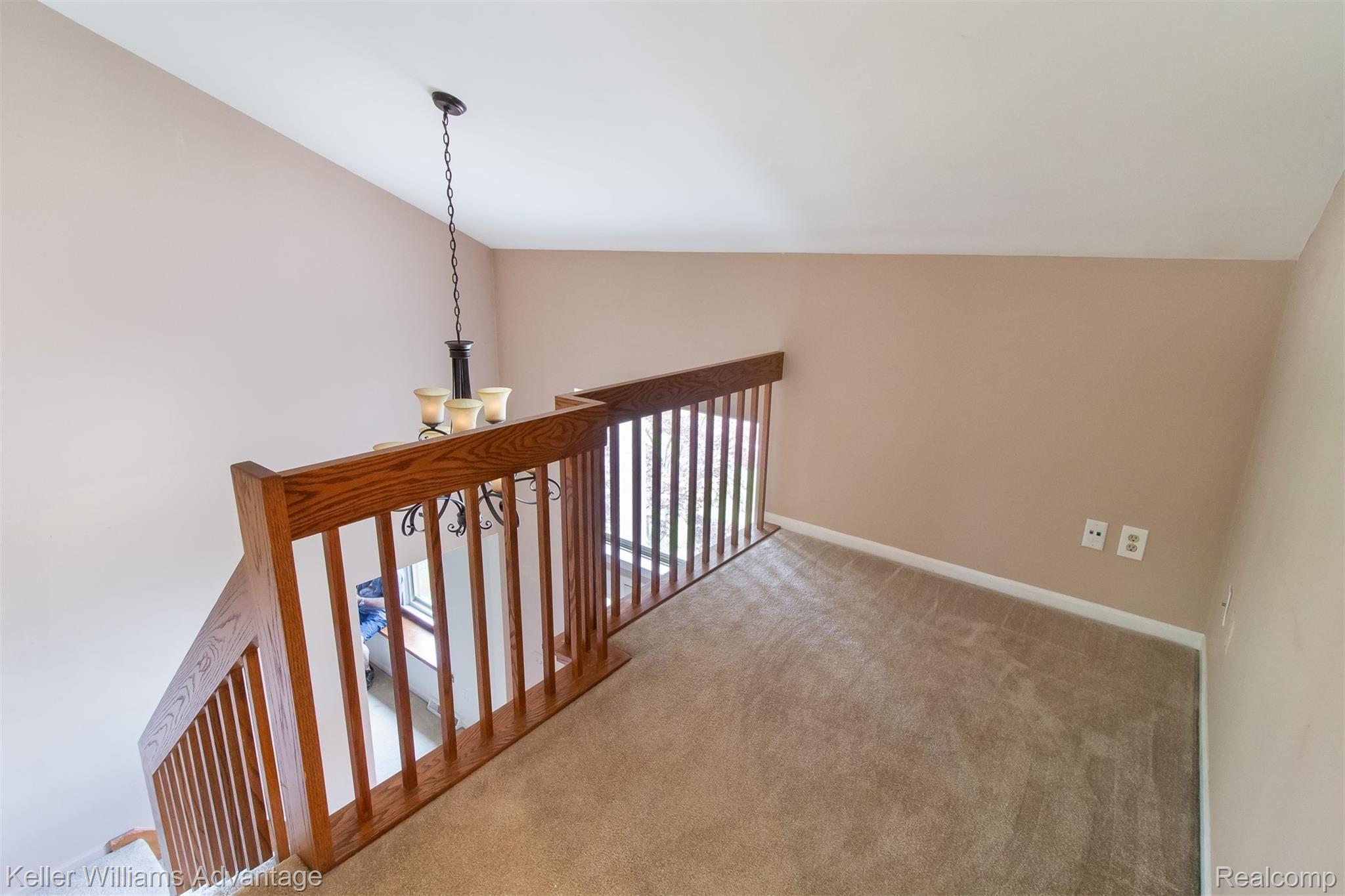 9232 Evee Road Clarkston, MI 48348 - Photo 22 of 46 EveeRd_9232_Hall.jpg