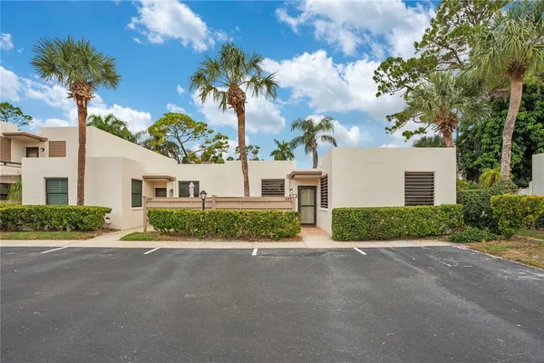 $299,000 | 597 Lakeside Drive, Unit 205, Bradenton, FL 34210