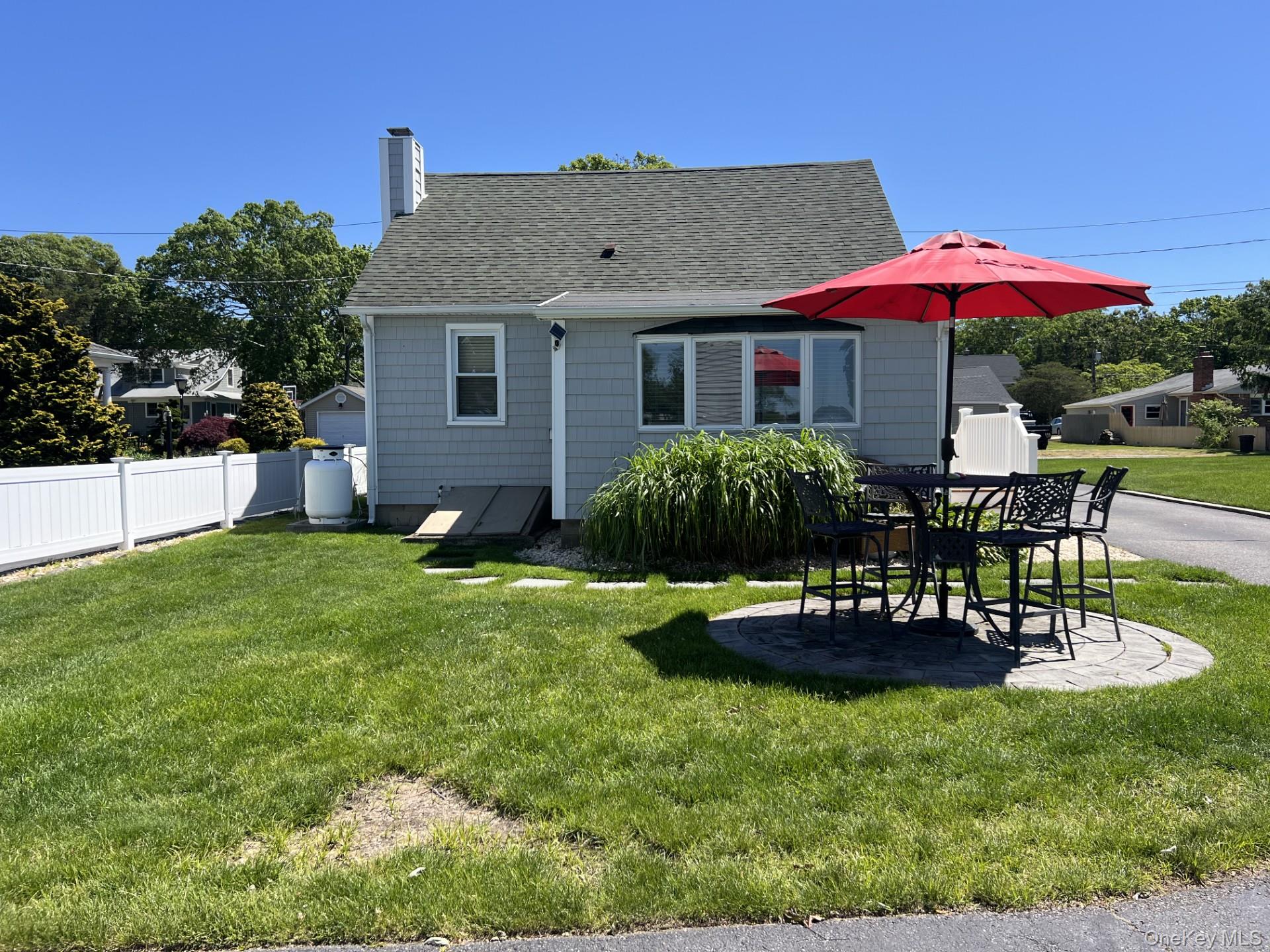 83 Beach Road Riverhead, NY 11901 - Photo 2 of 2