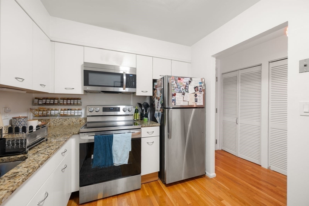 350 North Street, Unit 403 Boston, MA 02113 - Photo 9 of 31