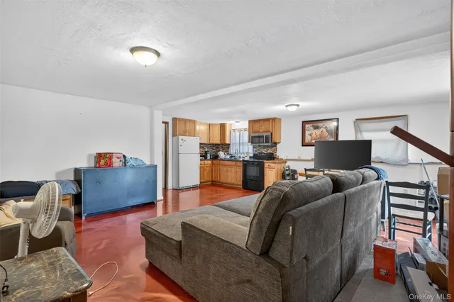 $720,000 | 7 Mt Rose Road, Marlboro, NY 12542