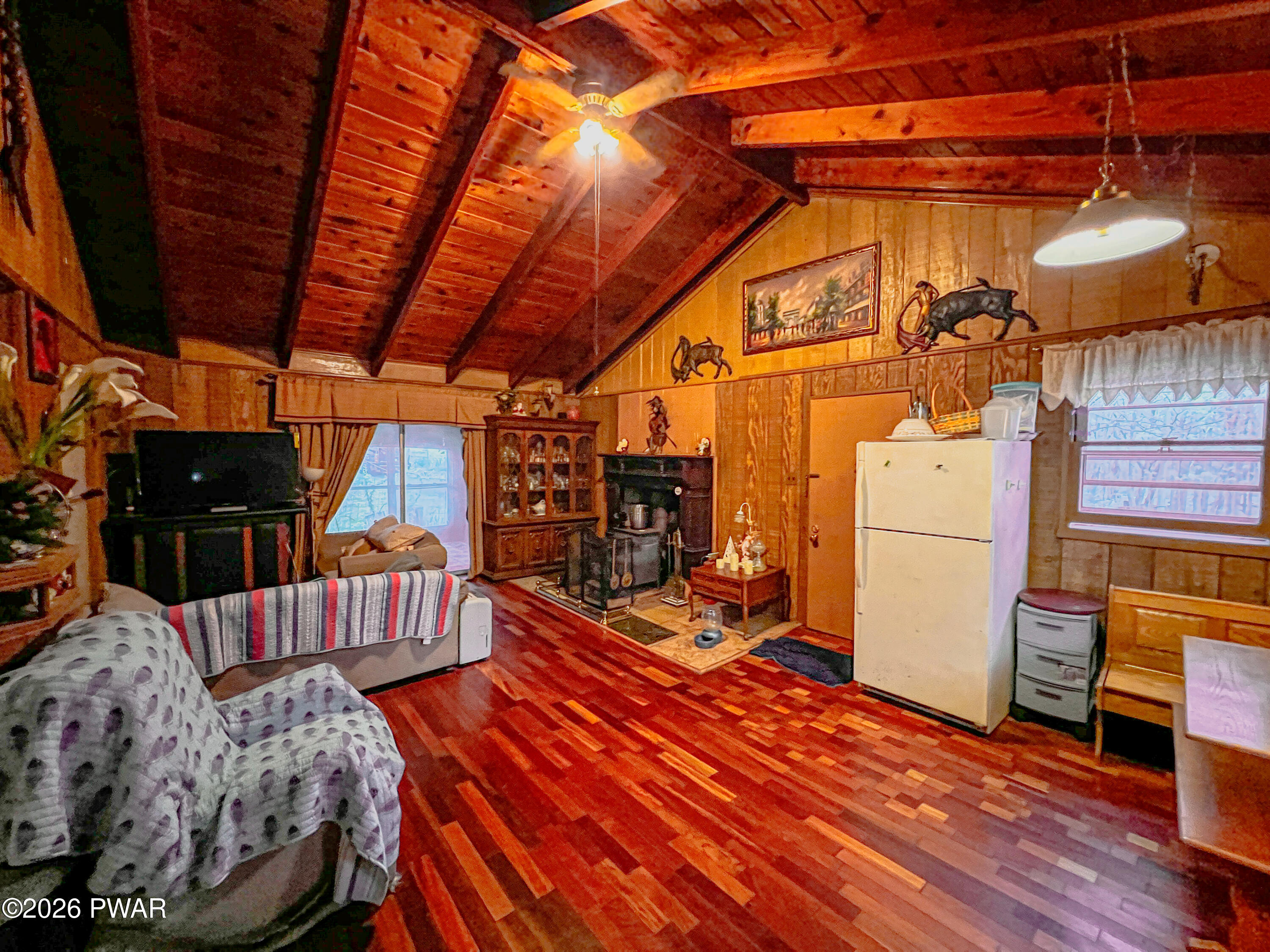 2121 Oaktree Lane Bushkill, PA 18324 - Photo 2 of 27