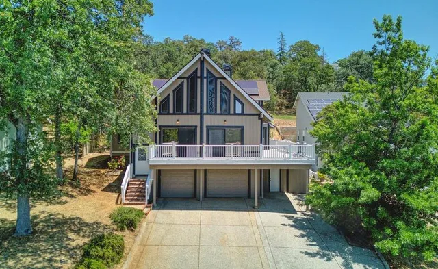 a view of house and outdoor space