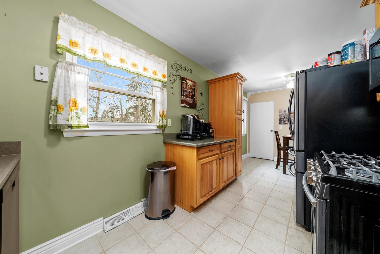 11 Greenfield Road Montgomery, IL 60538 - Photo 11 of 22 a kitchen with granite countertop a stove a refrigerator and a dining table