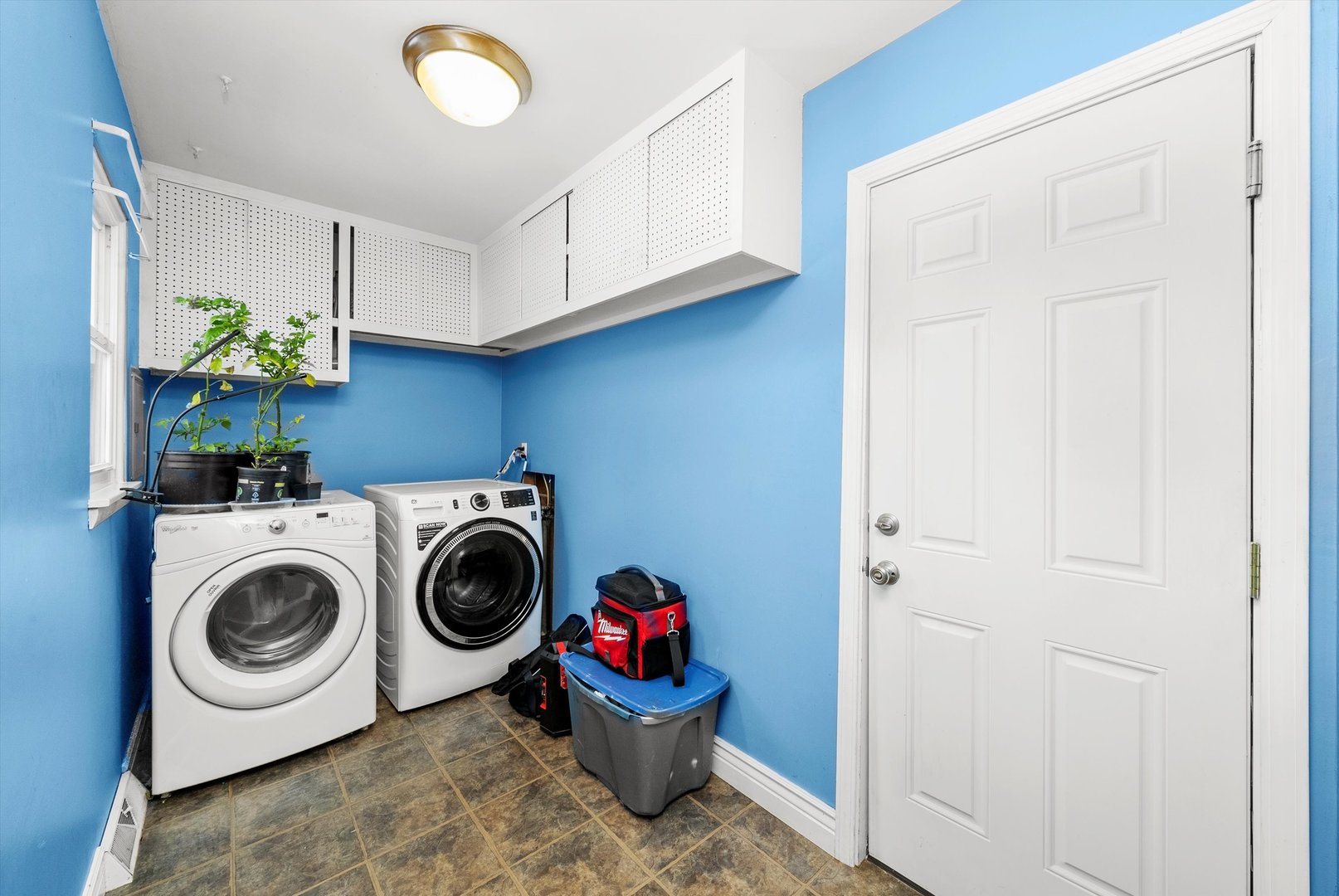 11 Greenfield Road Montgomery, IL 60538 - Photo 17 of 22 a utility room with dryer and washer