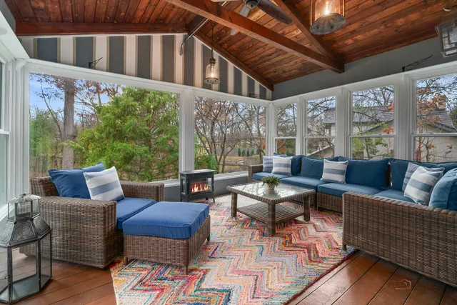 $949,000 | 15393 West Oak Spring Road, Libertyville, IL 60048