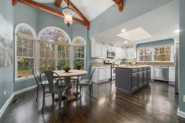 $949,000 | 15393 West Oak Spring Road, Libertyville, IL 60048