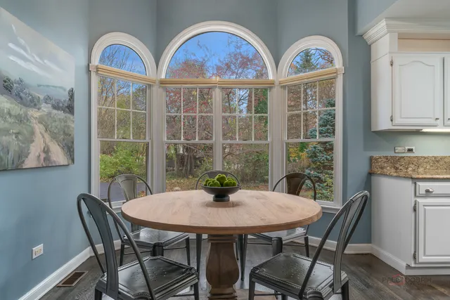 $949,000 | 15393 West Oak Spring Road, Libertyville, IL 60048