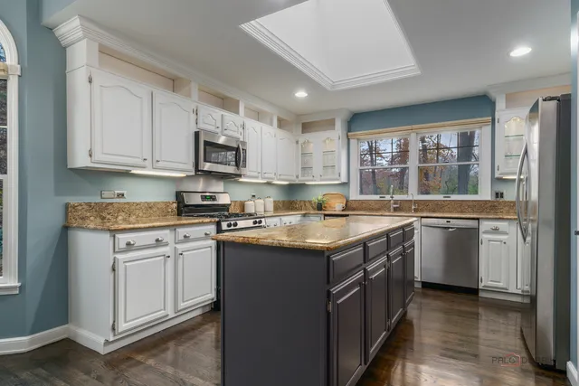 $949,000 | 15393 West Oak Spring Road, Libertyville, IL 60048