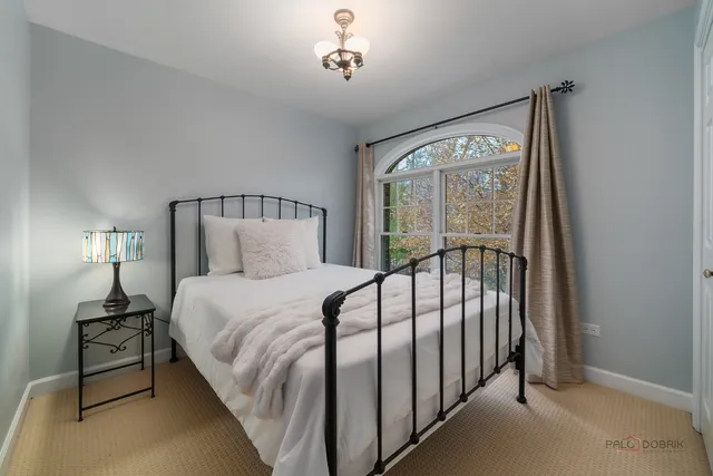 $949,000 | 15393 West Oak Spring Road, Libertyville, IL 60048