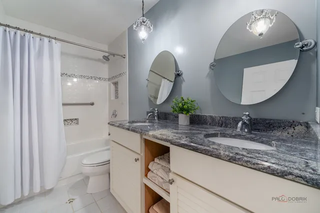 $949,000 | 15393 West Oak Spring Road, Libertyville, IL 60048