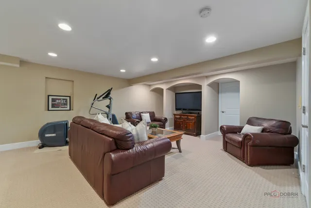 $949,000 | 15393 West Oak Spring Road, Libertyville, IL 60048